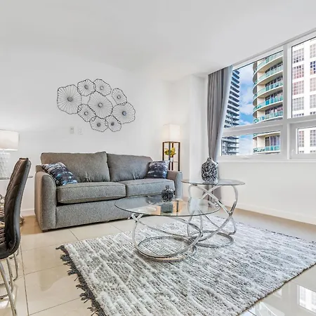 Modern 2-Bd Condo In The Heart Of Midtown Miami